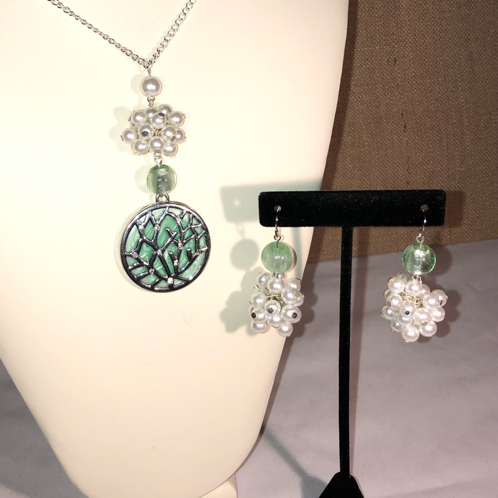 Pearl & Sea Green Glass Bead Necklace and Earrings - Picture 2 of 8